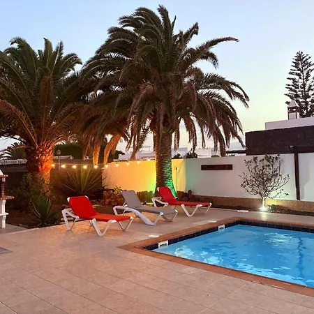 וילה Three Palms Villa,