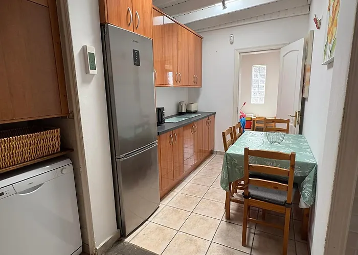 Three Palms Villa, Villa *